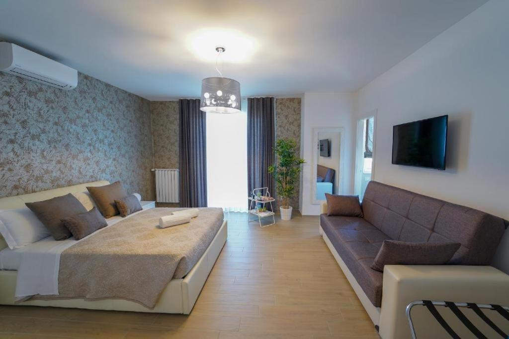 Guest house Wojtyla Airport *